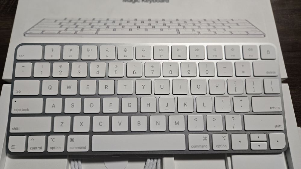 Новый Magic Keyboard With Touch ID