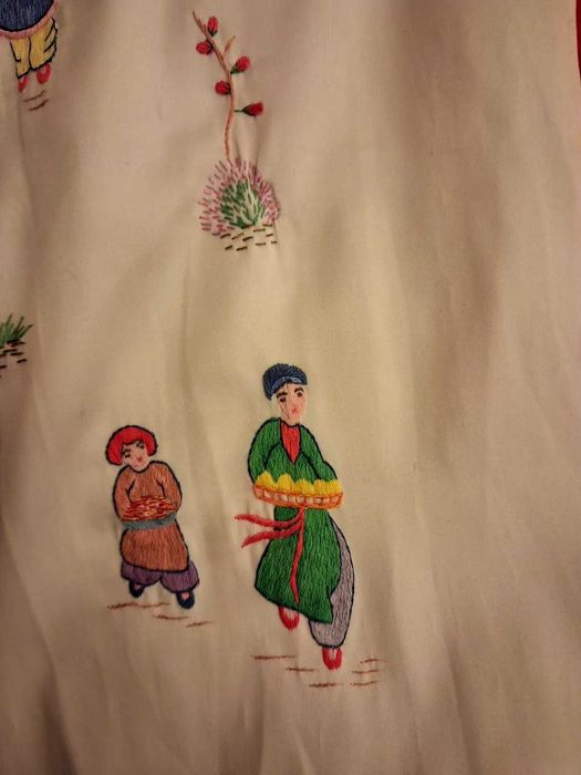 Халат естествена коприна с бродерия