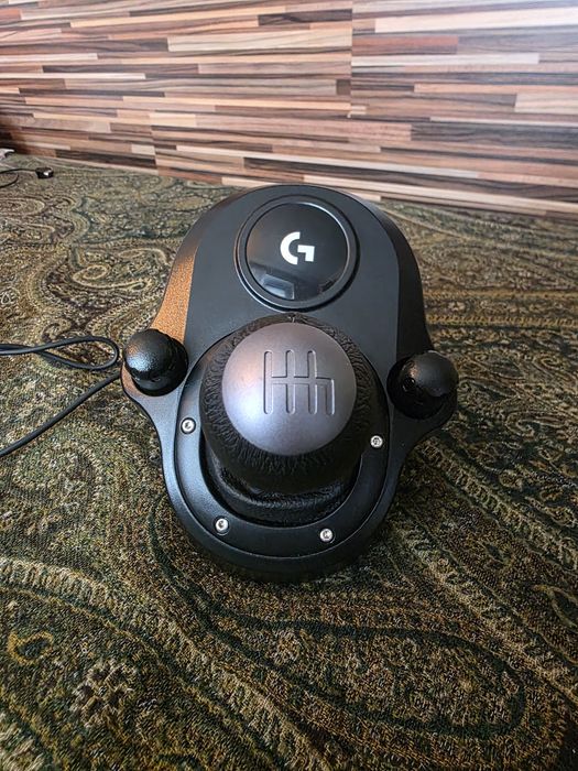 Volan Logitech G923 True Force și schimbător de viteze G Shifter