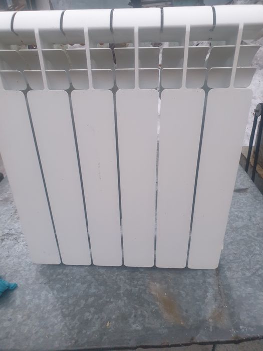 Продам телевизор с тумбочкой