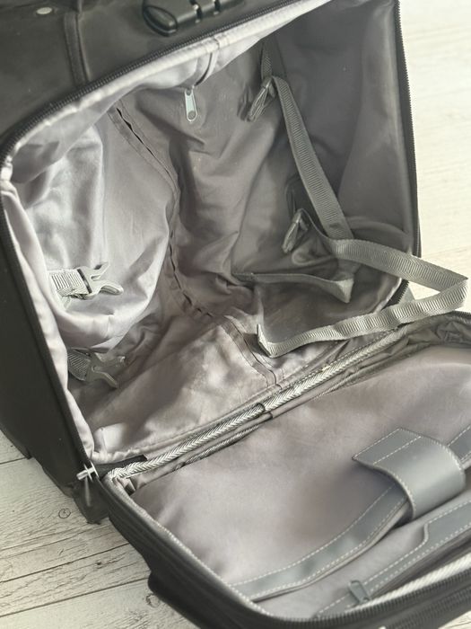 Продам чемодан-ручная кладь