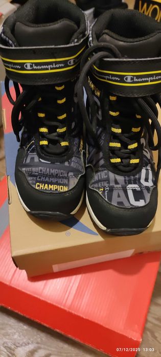 Ботуши номер 26 плюс подарък чифт ботуши