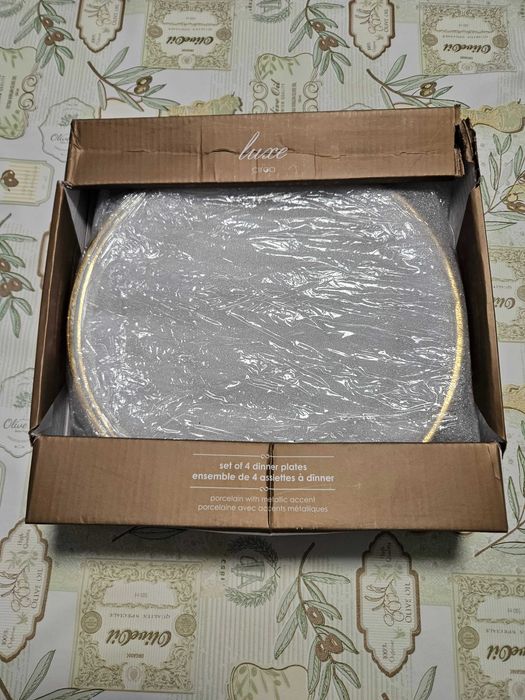 Комплект от 12 елегантни чинии