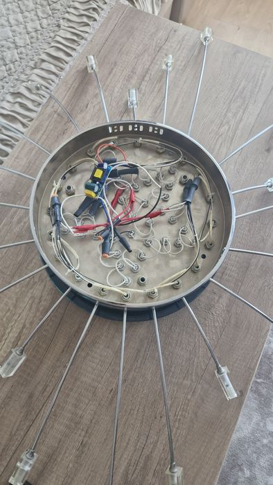 Продам люстру в хорошем состоянии