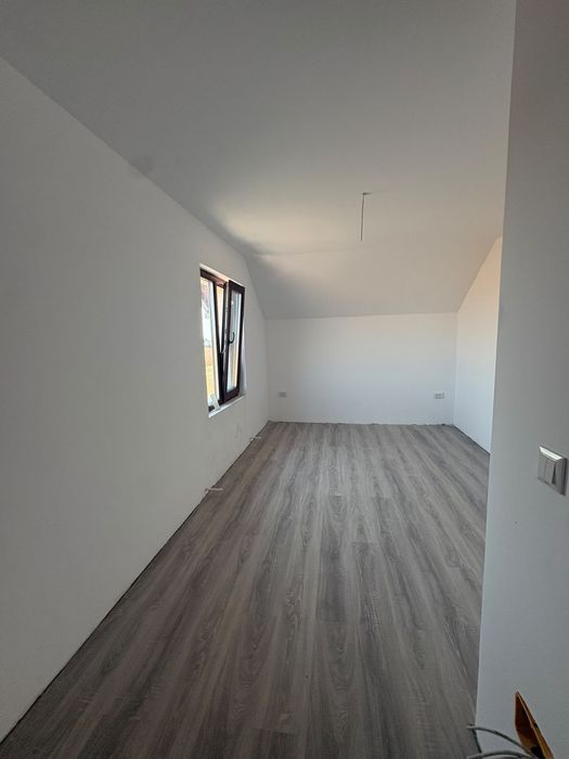 Vând casa tip duplex la cheie sau la stadiul actual