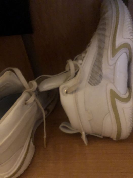 Продаю кроссовки JORDAN