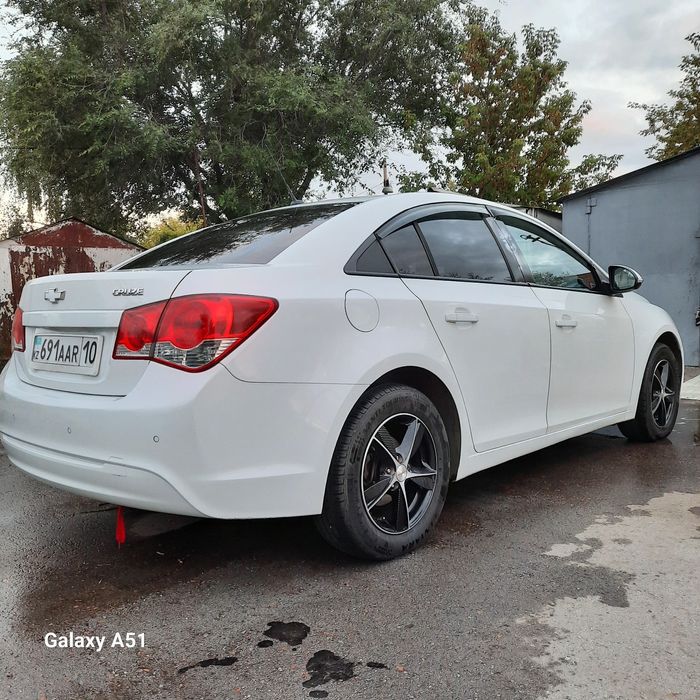 Машина шевроле круз