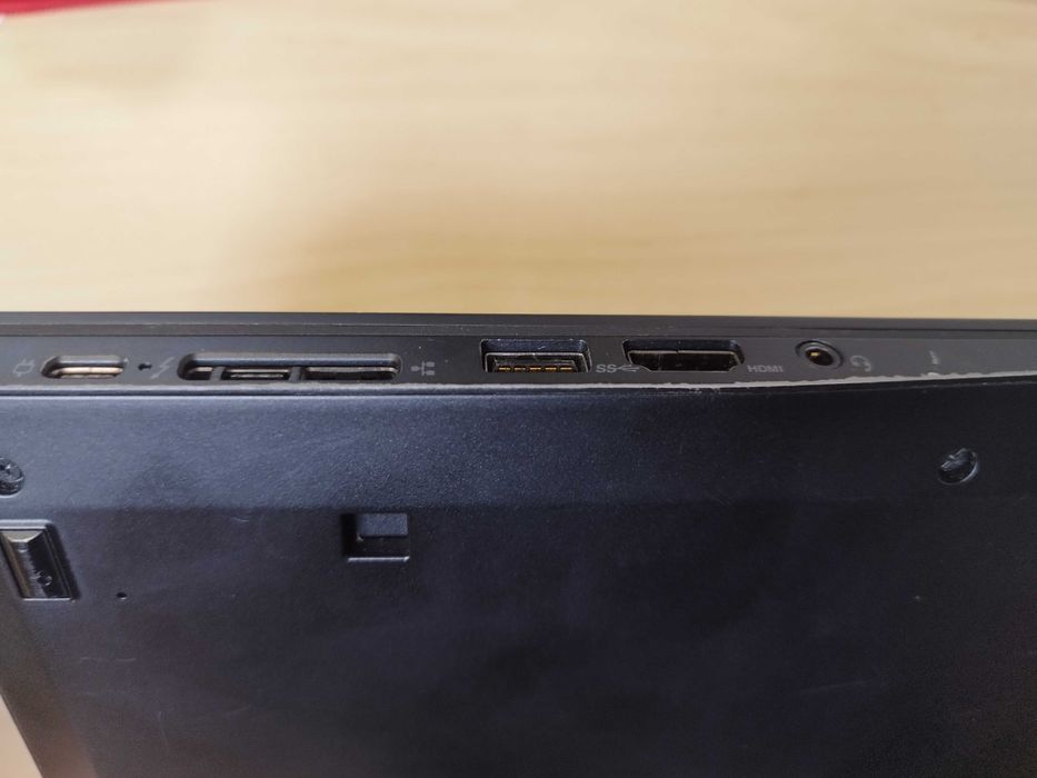 Lenovo T490s Лаптоп