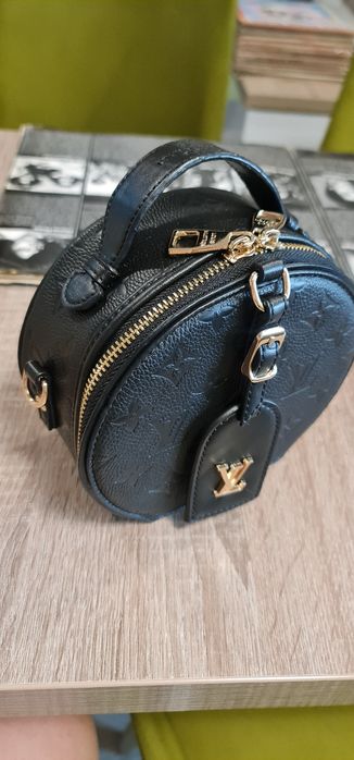 Geanta Louis Vuitton neagra 180 lei