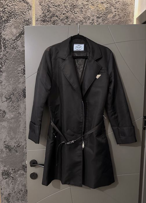 Ново Дамско Палто/Блейзър - Prada Raincoat