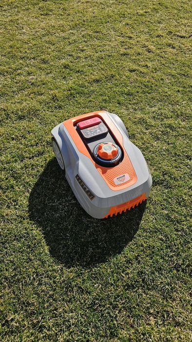 Robot de tuns iarba
