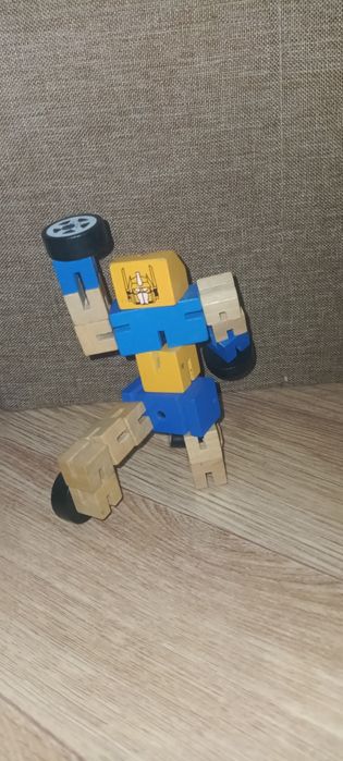 Деревянный робот–трансформер