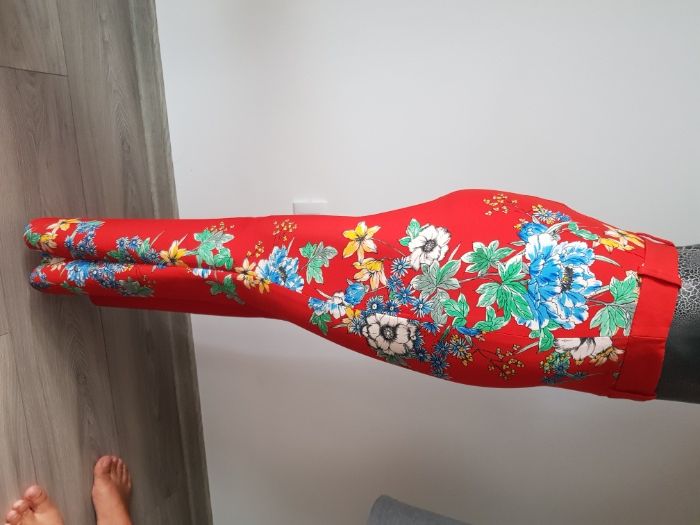 Pantaloni Zara cu talie inalta si evazati