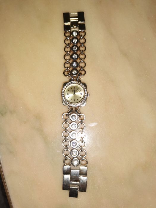 Vând ceas de damă funcțional