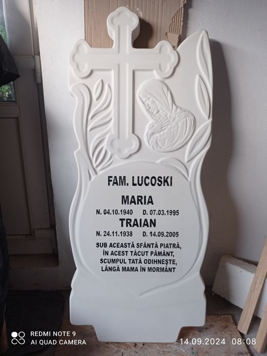 Cruci din praf de marmură și ciment alb