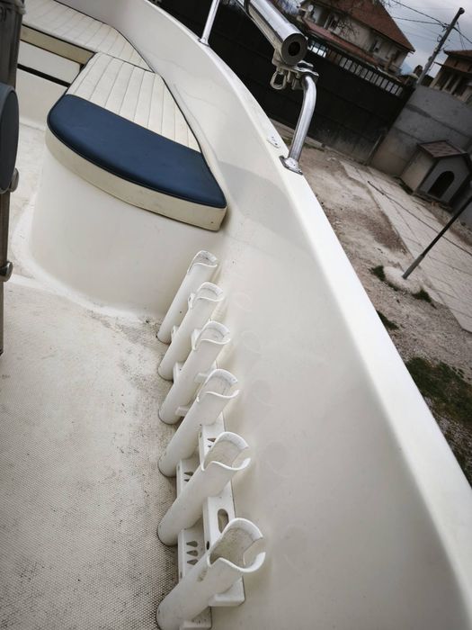Лодка BELUGA 430 с двигател и Колесар напълно оборудванаа