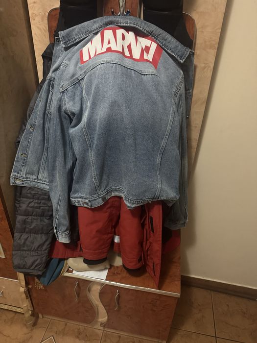 Geaca de blugi H&M marvel marimea m