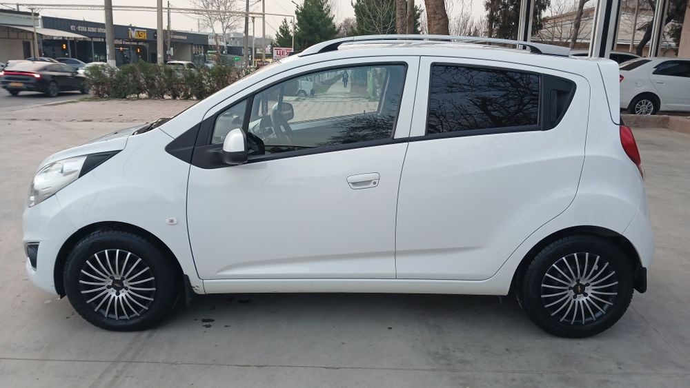 Spark 1.25 sotiladi. 2021-yil. Avtomat.