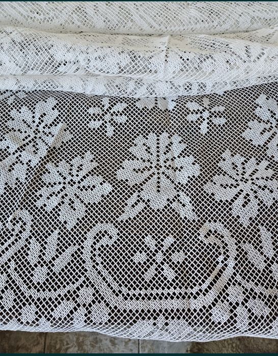 Покривка с диаметър 150см. Ефирна и стилна.