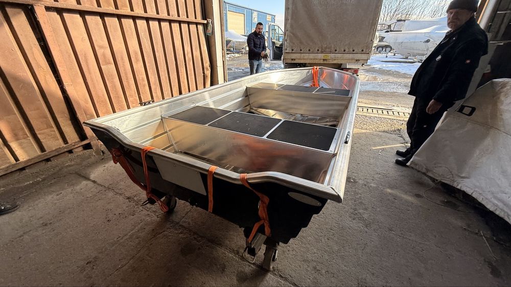 Vand barca aluminiu pescuit 3,65 m cu motor Mercury 9.9 cp