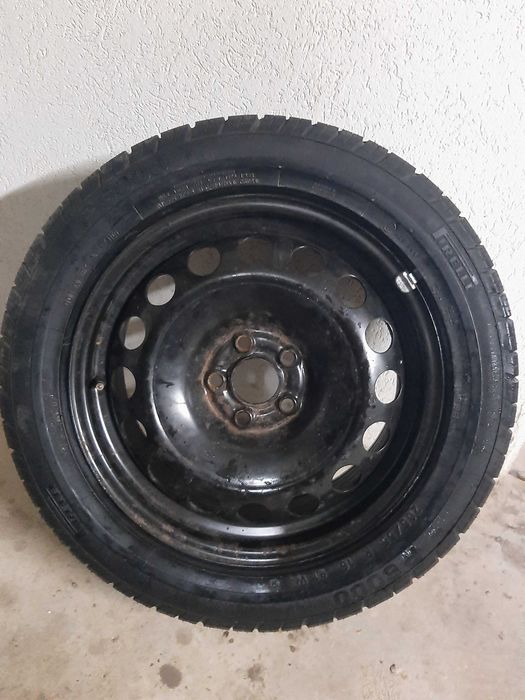 Roată rezervă și suport kit