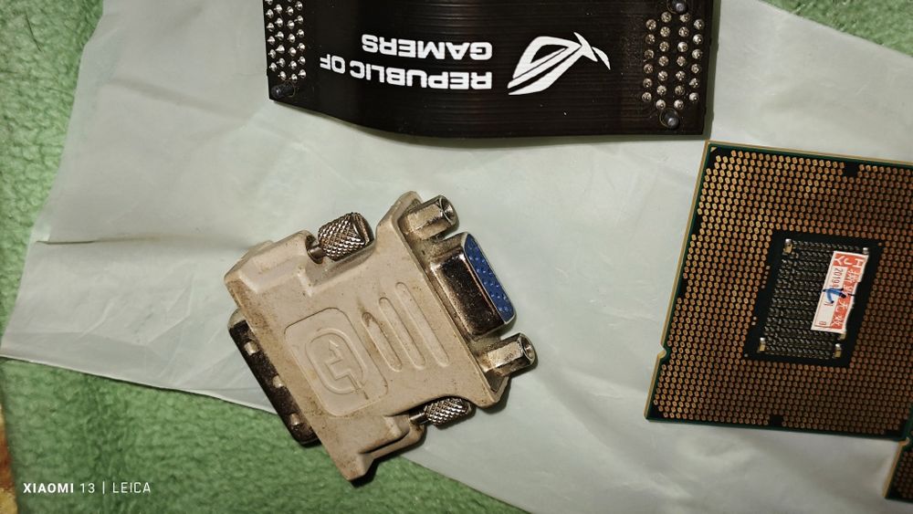 Продам Два Процессора на LGA-1366