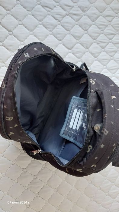 Продавам ученическа раница St. Right