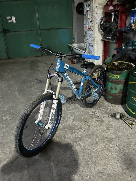 Вилка за колело rock shox lyrik