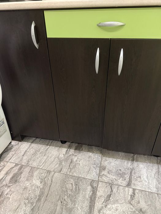 Врати за кухня с мехинизми и панти