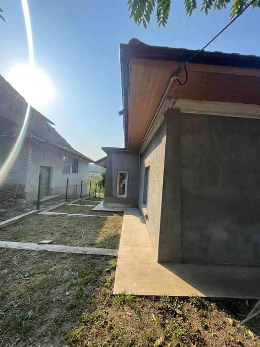 Vand cladire nefinisata exterior,la șoseaua principală comuna Iordacheanu,sat Plavia