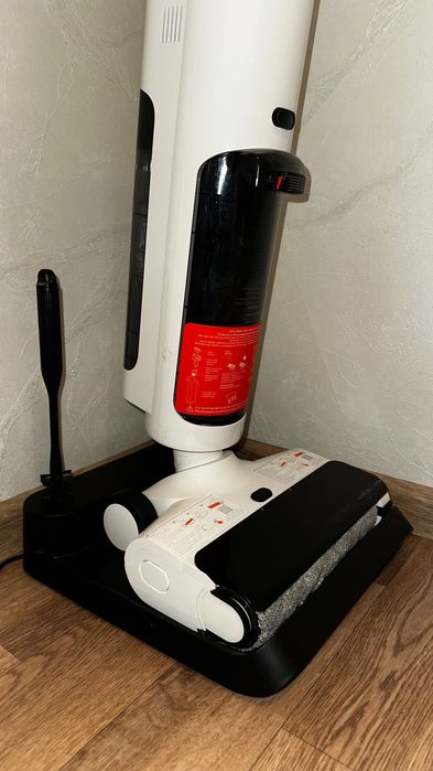 Моющий вертикальный пылесос