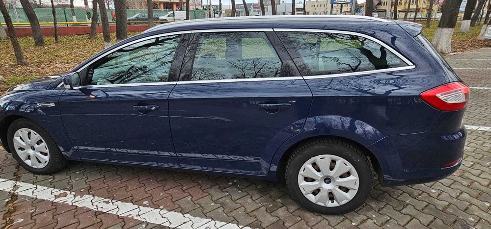 Autoturism  Ford Mondeo