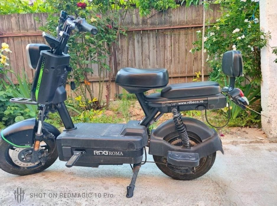 Vând scuter electric
