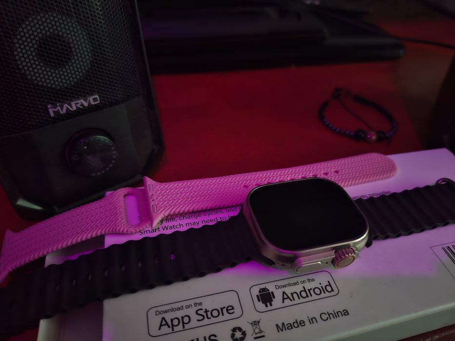 Smartwatch Ultra 49mm – Ecran mare, Curea Neagră + Curea Roz cadou, Ca Nou!