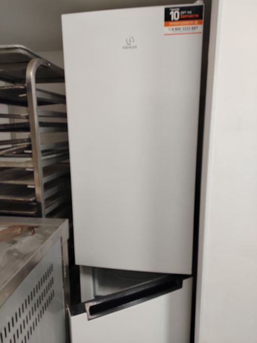 Холодильник бытовой