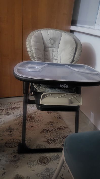 Детский стул в отличном состоянии.  Высота и спина регулируются