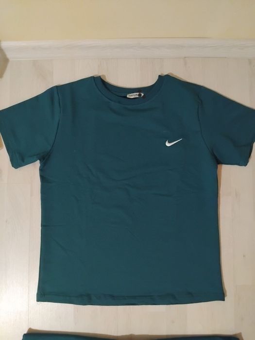 Compleu baieti Nike.