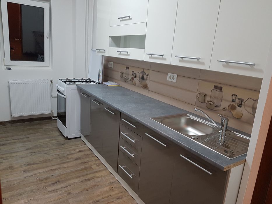 Apartament cu 2 Camere Zona centrala . Langa Scoala 10