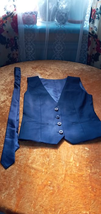 Кастюм школьный комплект женский новый