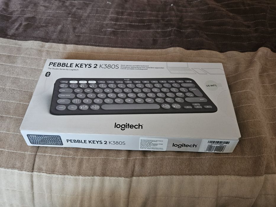 Logitech K380S Pebble Keys 2