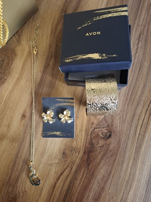 Бижута Avon нови