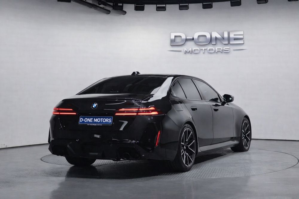 BMW M5 (G90) 2025 год