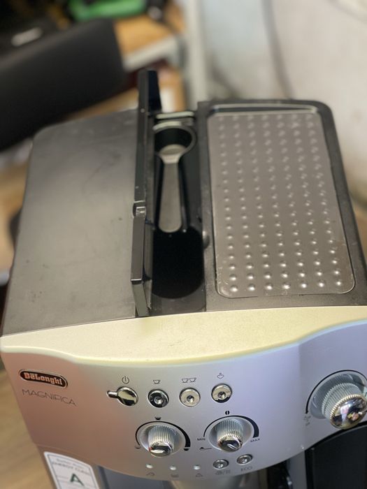 Кафеавтомати|Кафемашини DeLonghi MAGNIFICA ESAM4200.S