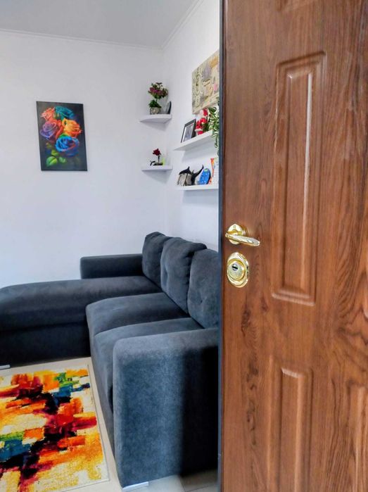 Apartament de vanzare la curte!