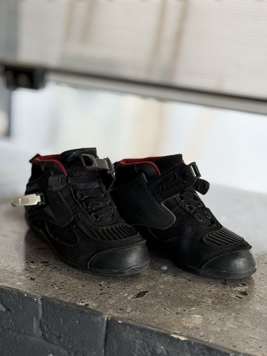 Мотоциклетные ботинки