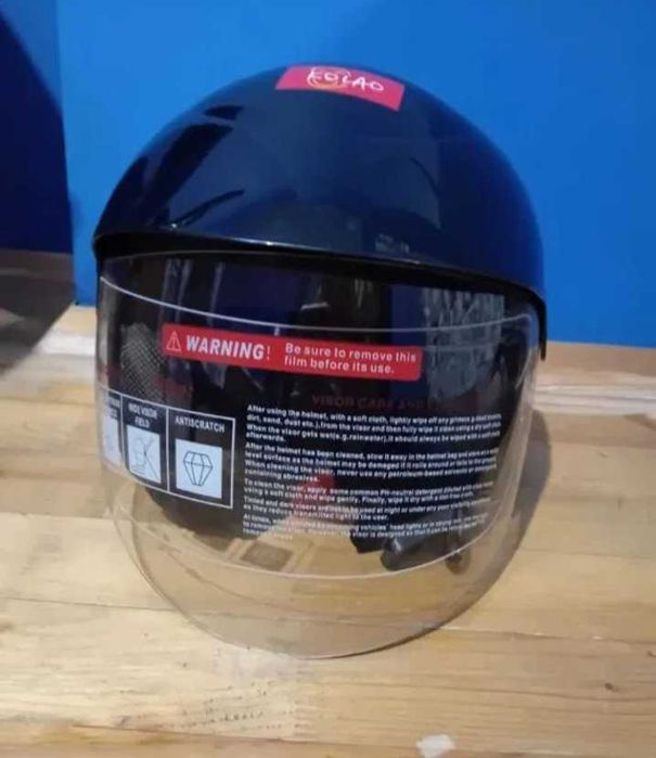 Продавам пистови и кросови каски