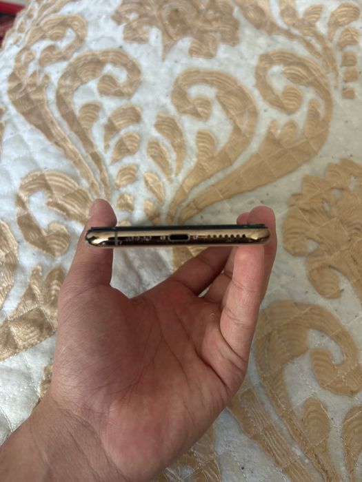 Продам айфон xs maks