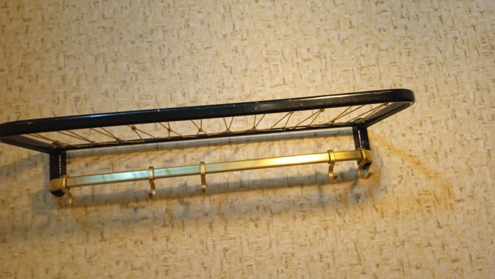 Вешалка настенная в прихожую