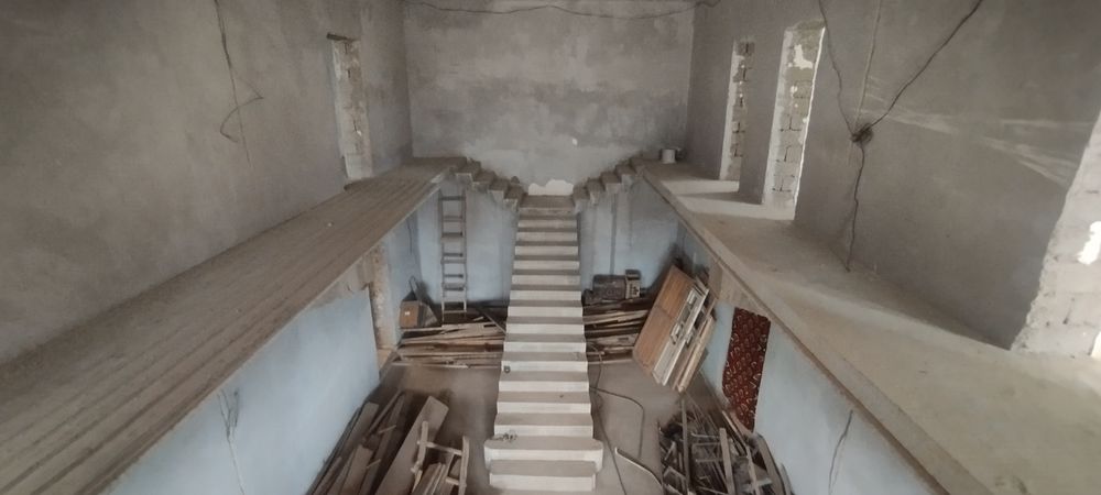 Uy sotiladi 6sotixdan iborat amir Temur mahhalasida zamonaviy uy