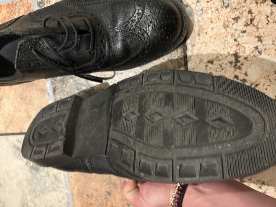 Vand  pantofi si Ghete